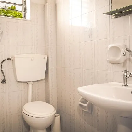 Arvanitakis تراغاكي